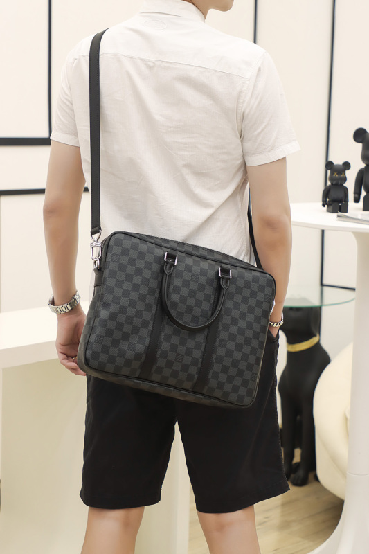 New Louis Vuitton 𝐏𝐎𝐑𝐓𝐄 𝐃𝐎𝐂𝐔𝐌𝐄𝐍𝐓𝐒 𝐕𝐎𝐘𝐀𝐆𝐄 Handbags - LV M41478 for Men BLA085