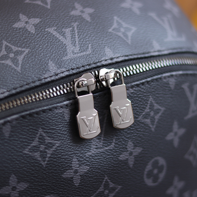 New Louis Vuitton 𝘿𝙄𝙎𝘾𝙊𝙑𝙀𝙍𝙔 Backpack for Men - LV M43186 Review &amp; Details Showcase BLA088