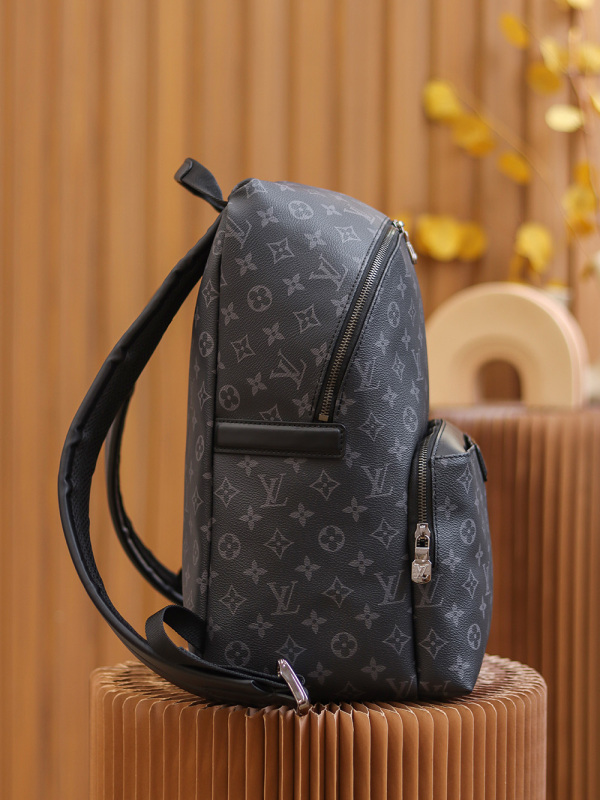 New Louis Vuitton 𝘿𝙄𝙎𝘾𝙊𝙑𝙀𝙍𝙔 Backpack for Men - LV M43186 Review &amp; Details Showcase BLA088