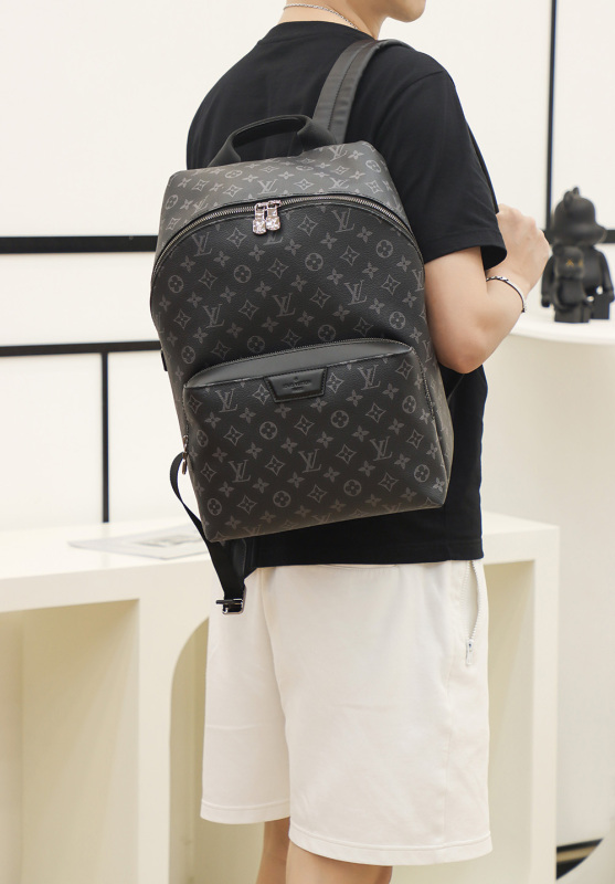 New Louis Vuitton 𝘿𝙄𝙎𝘾𝙊𝙑𝙀𝙍𝙔 Backpack for Men - LV M43186 Review &amp; Details Showcase BLA088