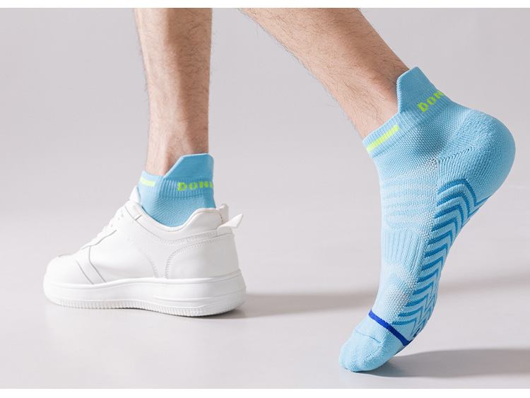 Quick Dry Moisture-Wicking Socks For Men and Women (2 Pairs)