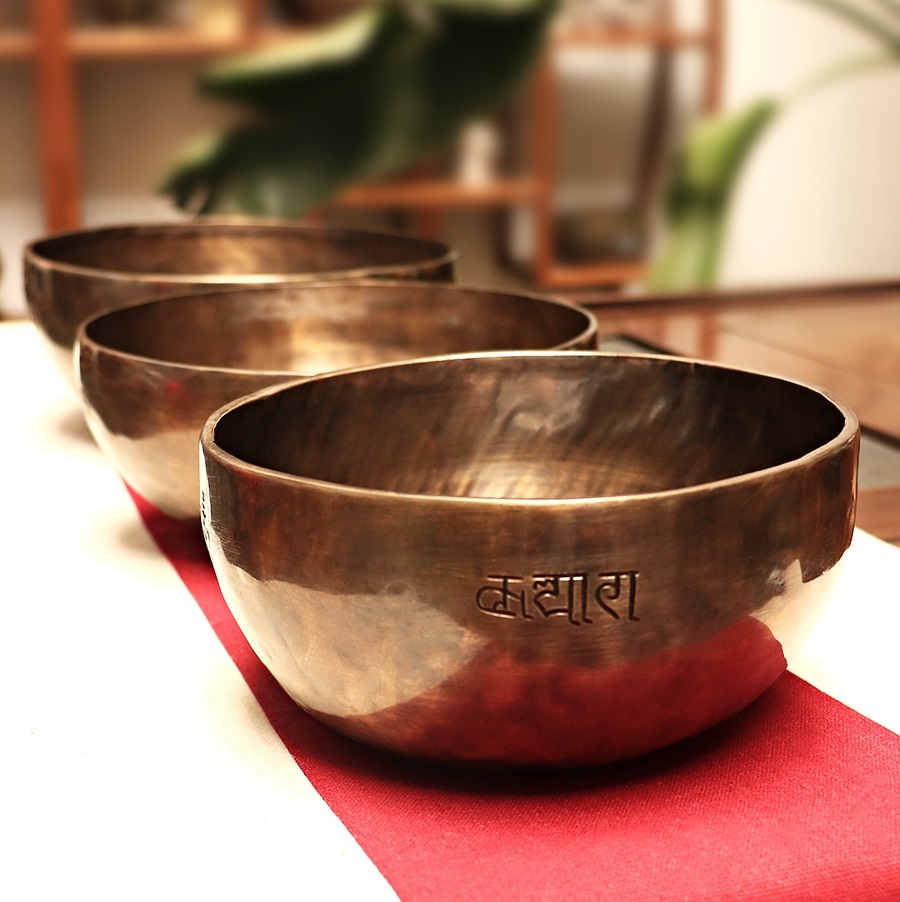 Nepal Singing Bowl Tibetan Singing Bowl Set by Ohm Store Meditation Sound Bowl Handcrafted in Nepal for Yoga Chakra Healing Mindfulness and Stress Relief