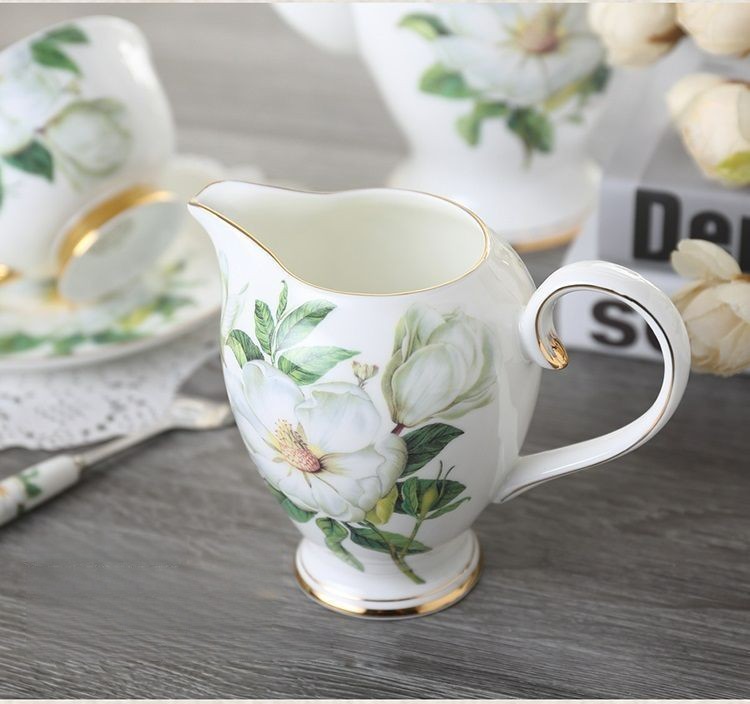 14 Pieces Set Royal Tea Cups and Saucers, with Gold Trim and Gift Box, British Coffee Cups, Porcelain Tea Set 6 cups + 6 plates + 6 spoons + 1 main pot