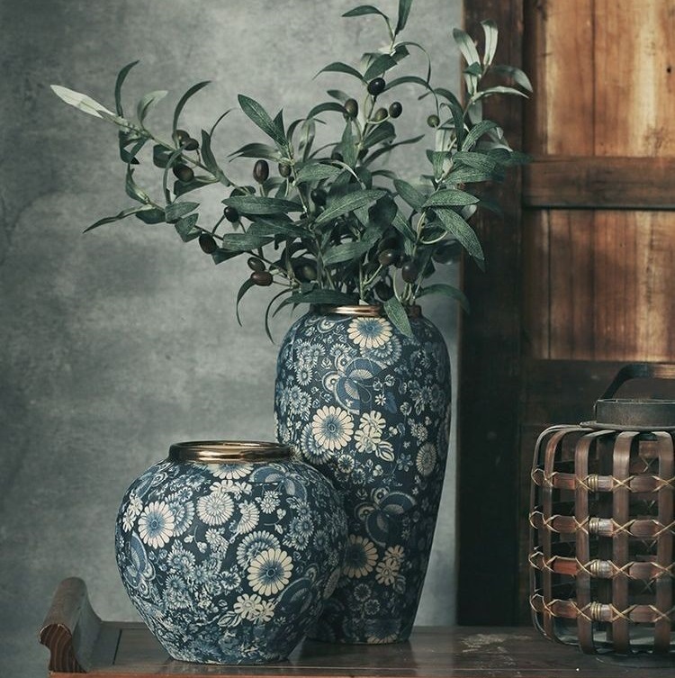 Chrysostom dried flowers, ceramic blue and white vases, European Chinese flower ware, Jingdezhen countertop flower arrangement, retro ornaments