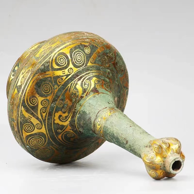 Bronze ornaments Antique distressed bronze gold inscription Garlic bottle Craft wine tasting museum