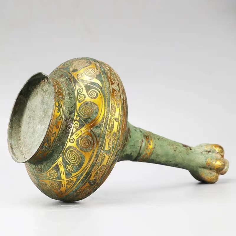 Bronze ornaments Antique distressed bronze gold inscription Garlic bottle Craft wine tasting museum