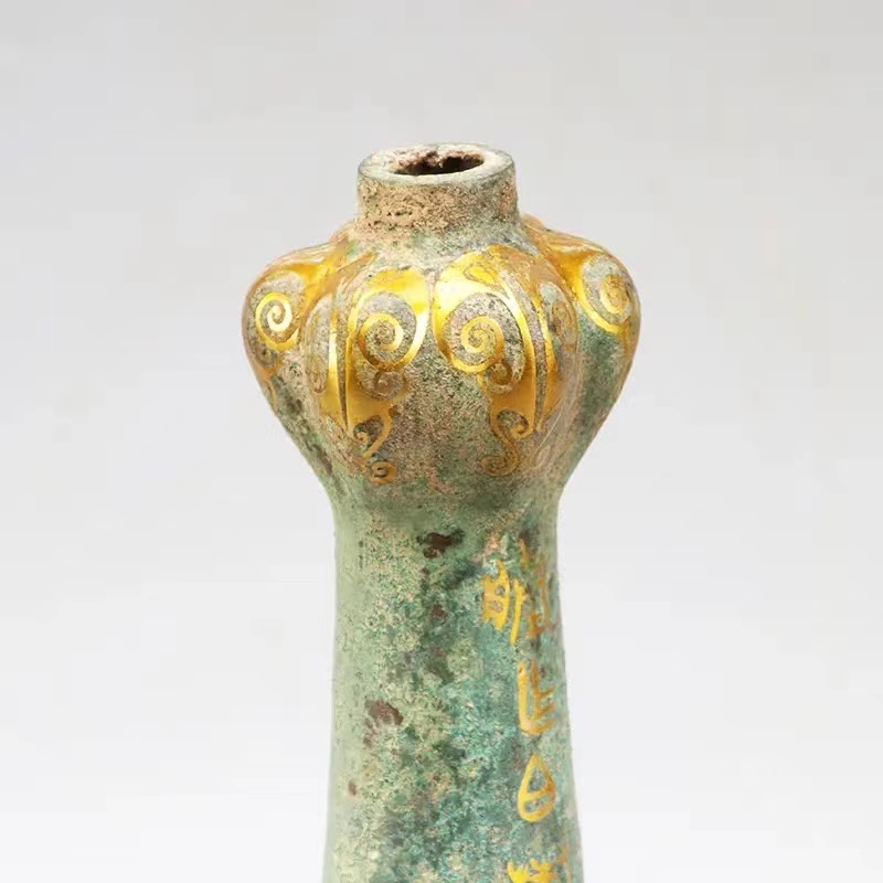 Bronze ornaments Antique distressed bronze gold inscription Garlic bottle Craft wine tasting museum