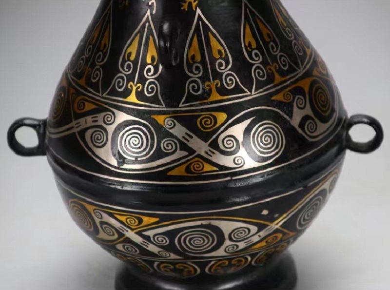 Bronze antique ornaments, Han dynasty gold and silver inscriptions, round pots, wine and water, bronze craft collections