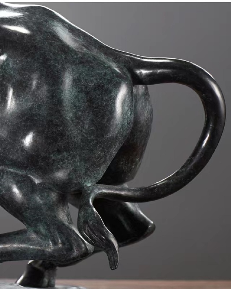 Savakoo Bronze bull sculpture, entryway, office decoration, home ornaments, artwork