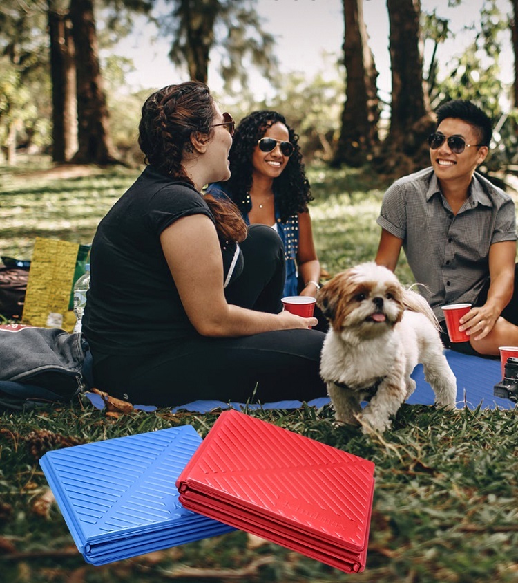 Outdoor folding cushion