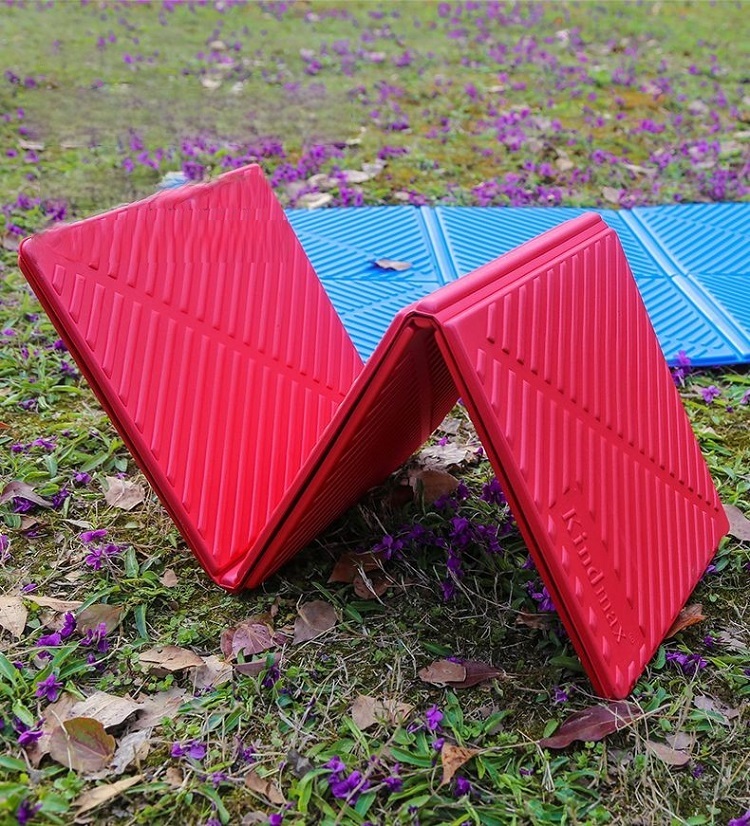 Outdoor folding cushion