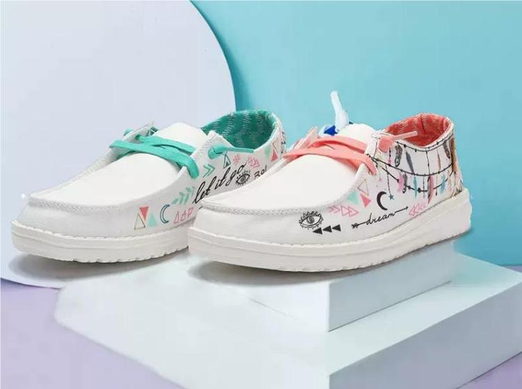 Women's Trend Graffiti Canvas Shoes
