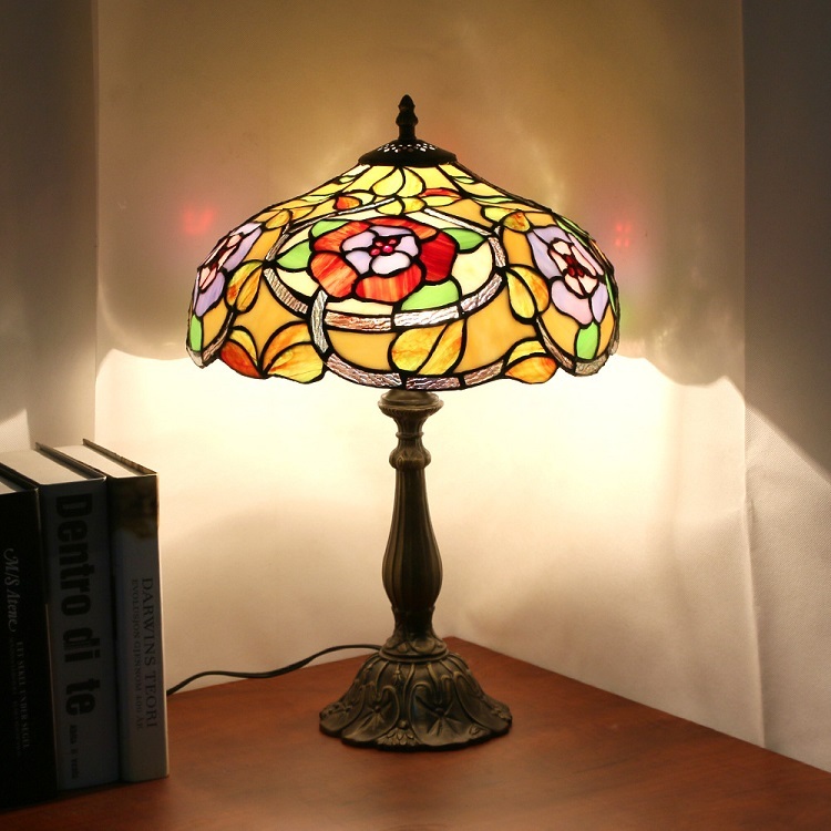 Tiffany Style Decorative Table Lamp