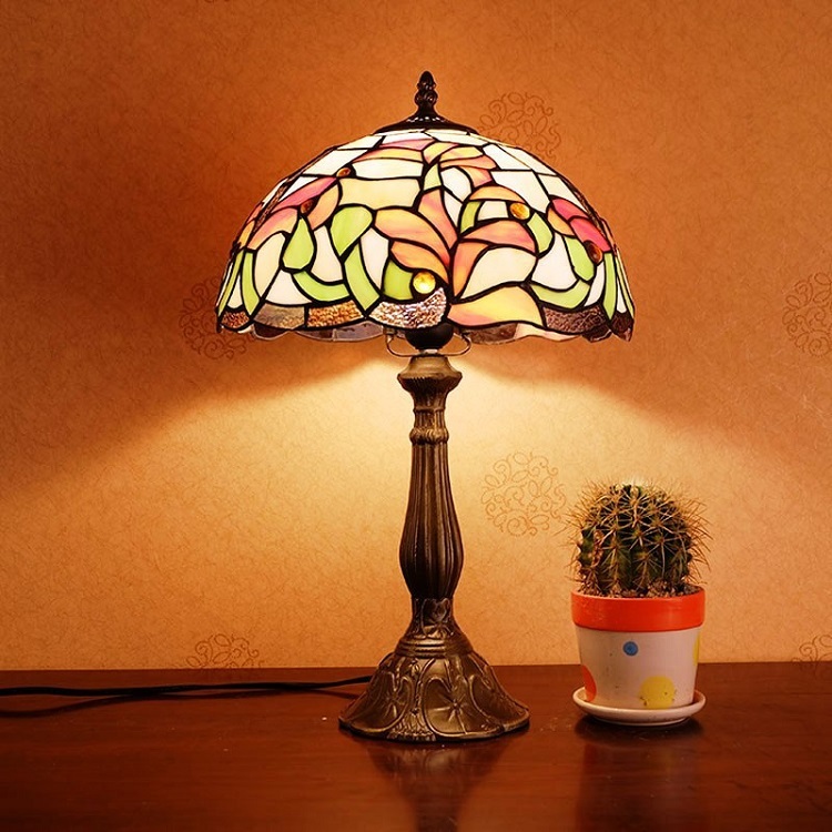 Tiffany Style Bedside Table Lamp