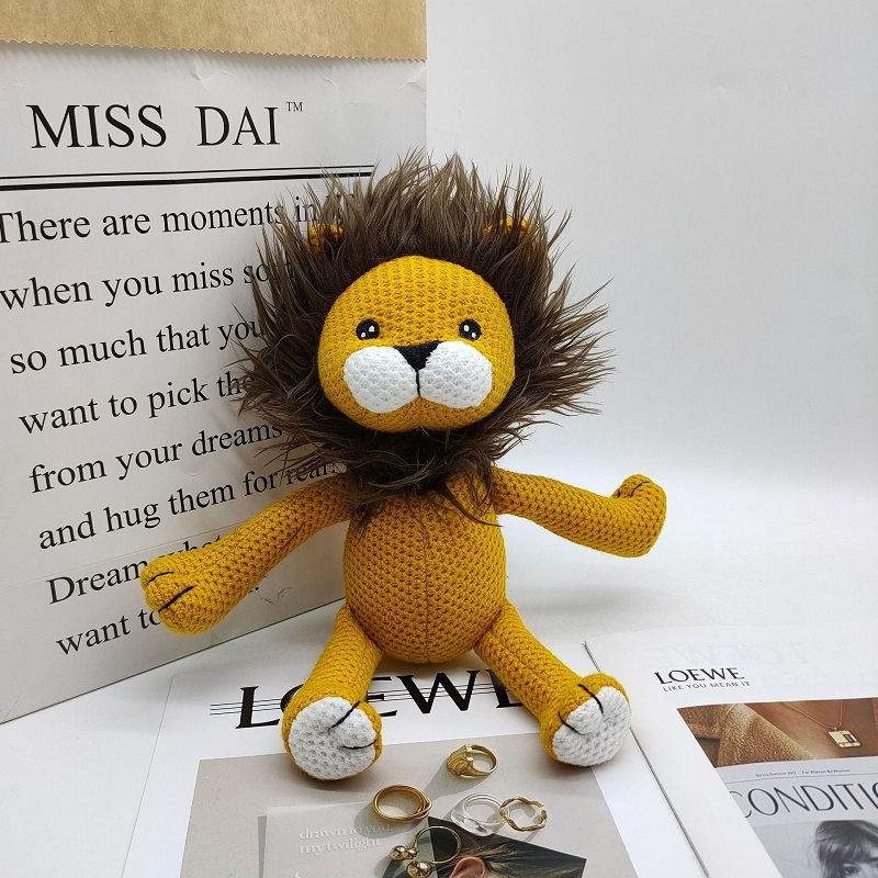 Knitted lion plush toy