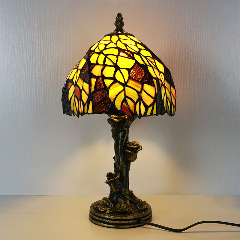 Tiffany Leaf Pattern Table Lamp