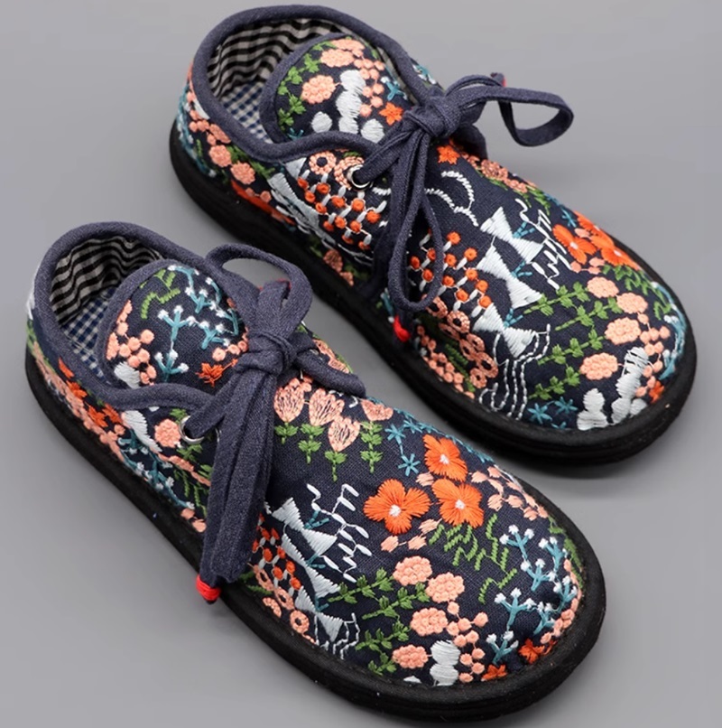 Chinese handmade fabric shoes