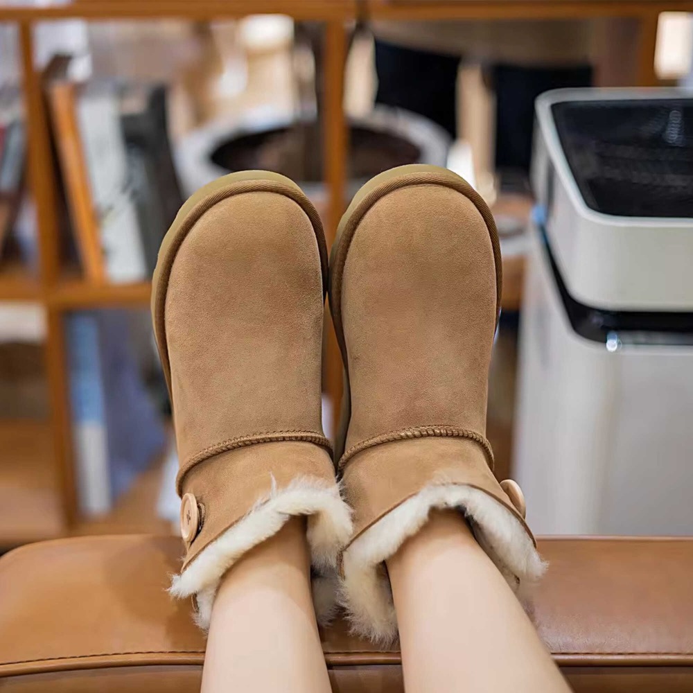 Single button snow boots