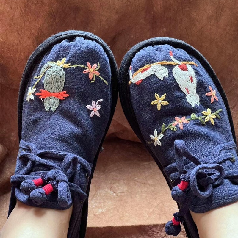 handmade embroidery fabric shoes