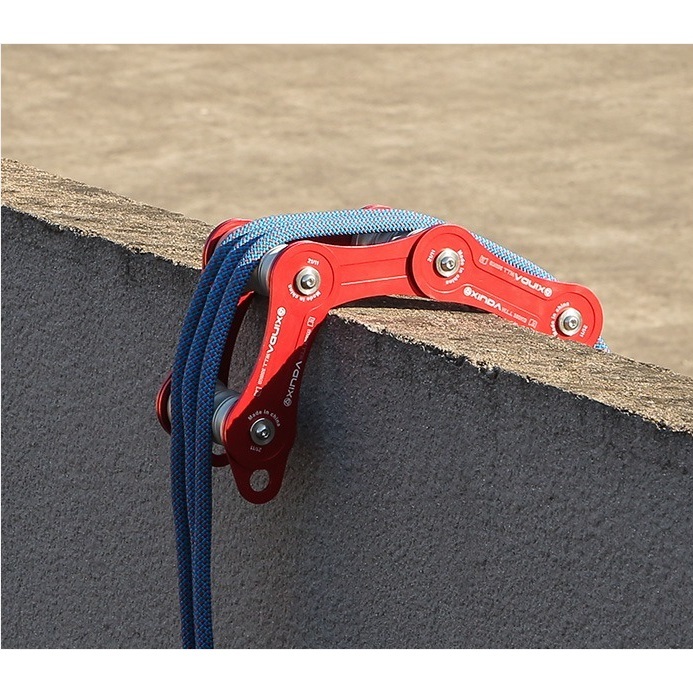 Climbing rope roller