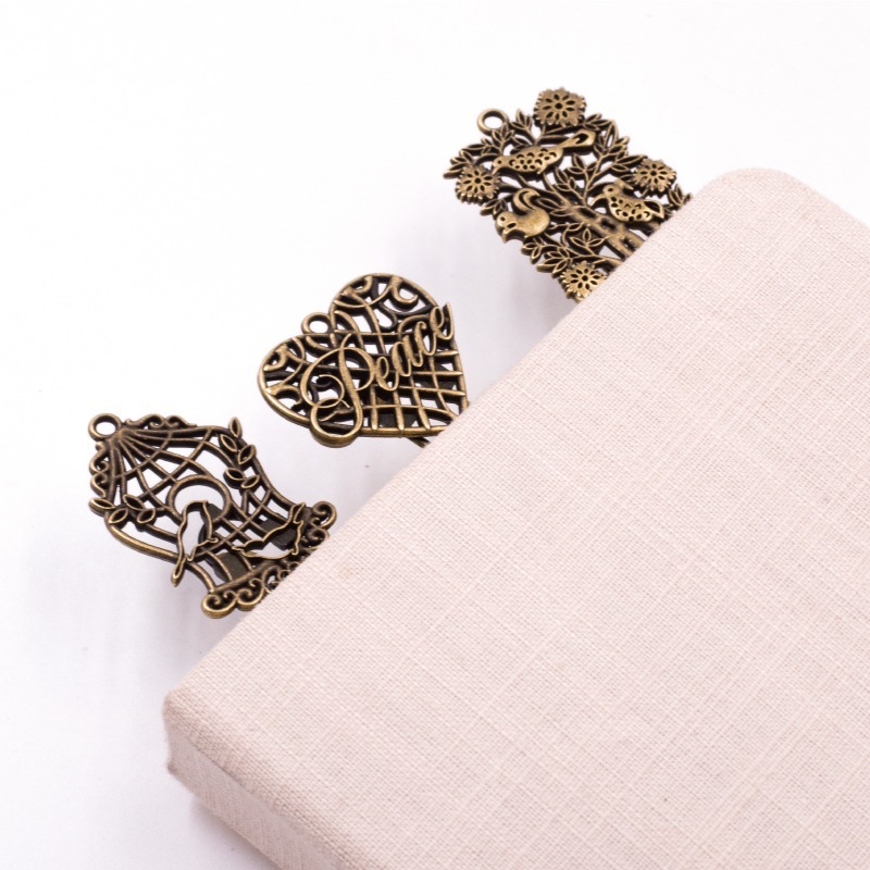 Antique plating paper clip