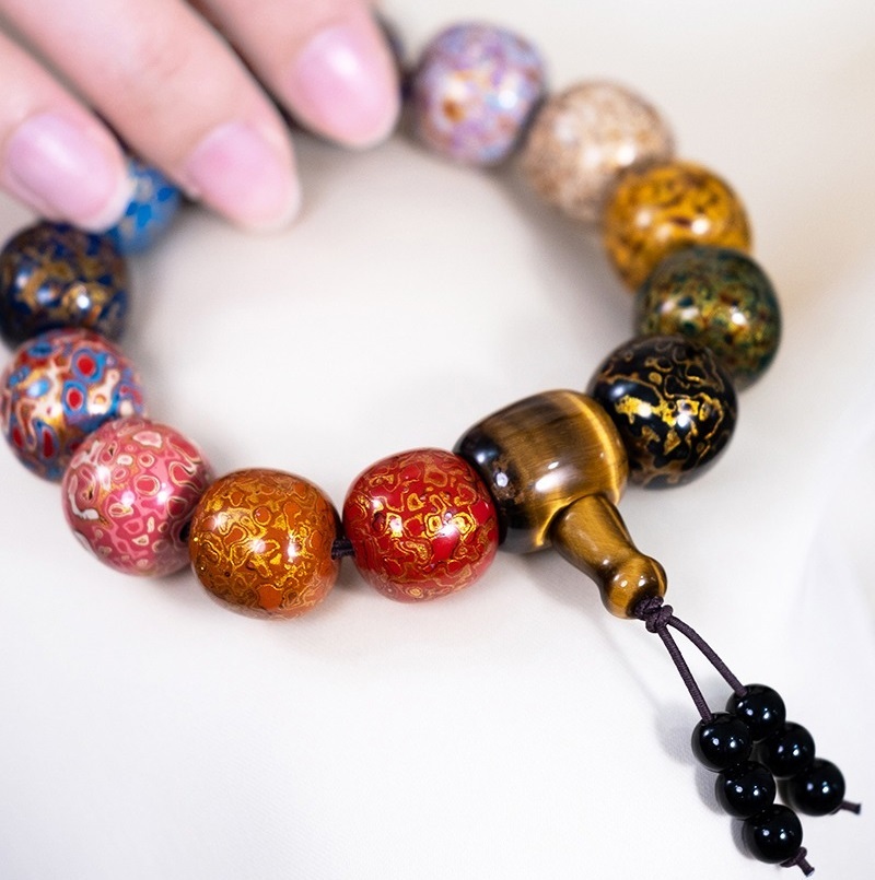 Lacquer beads bracelets