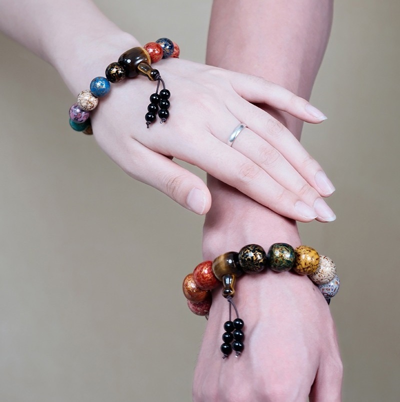 Lacquer beads bracelets