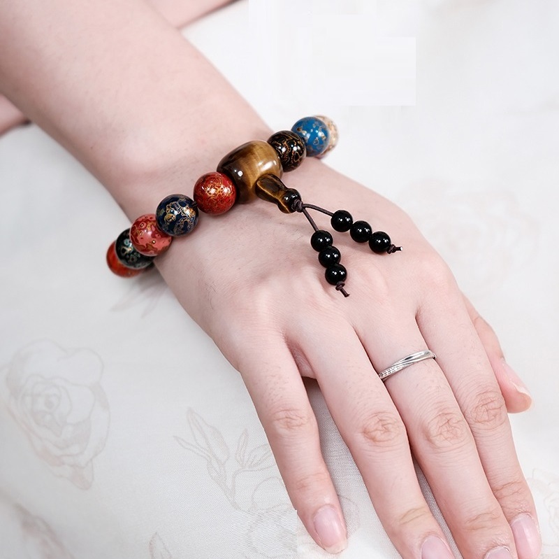 Lacquer beads bracelets