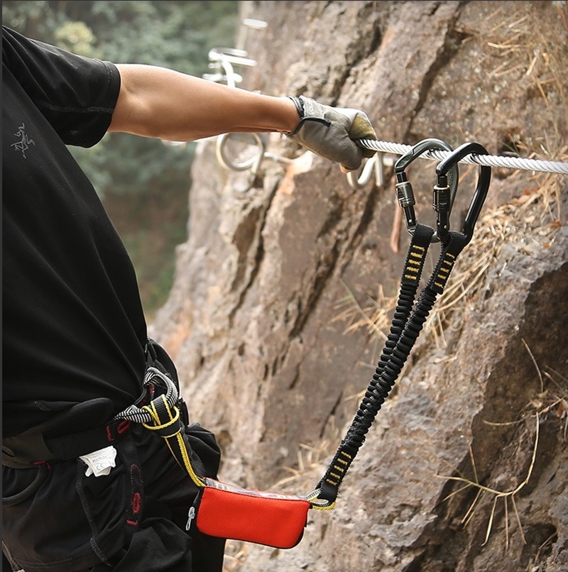 Climbing locking carabiner