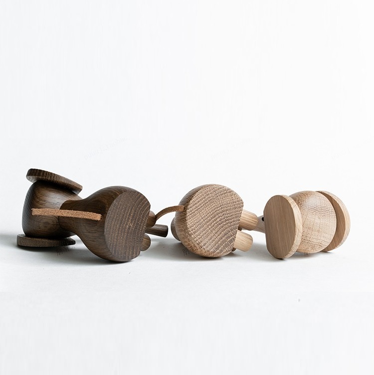 Oak wood ornament