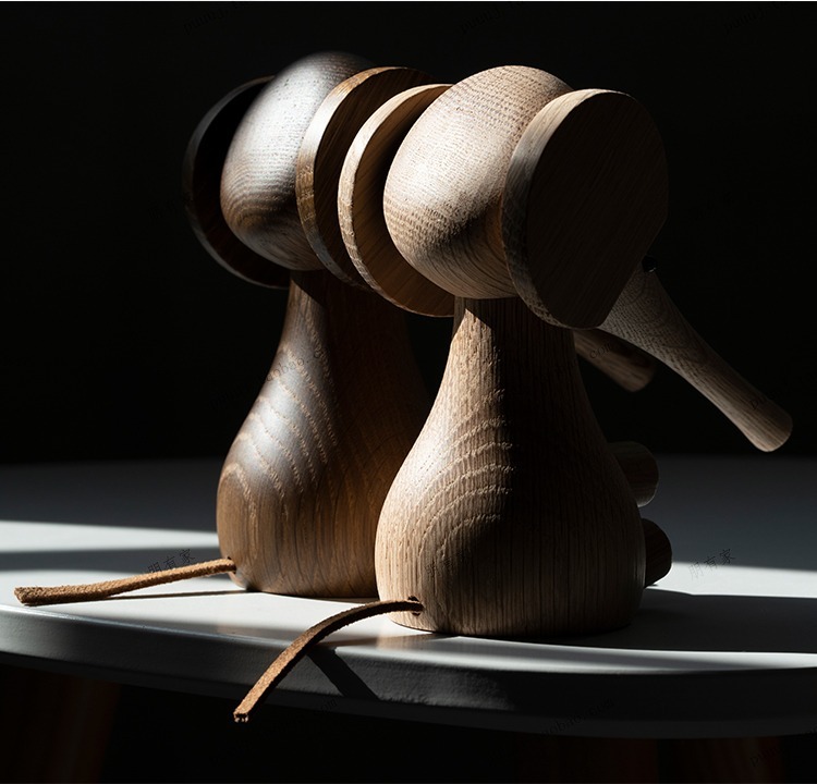Oak wood ornament