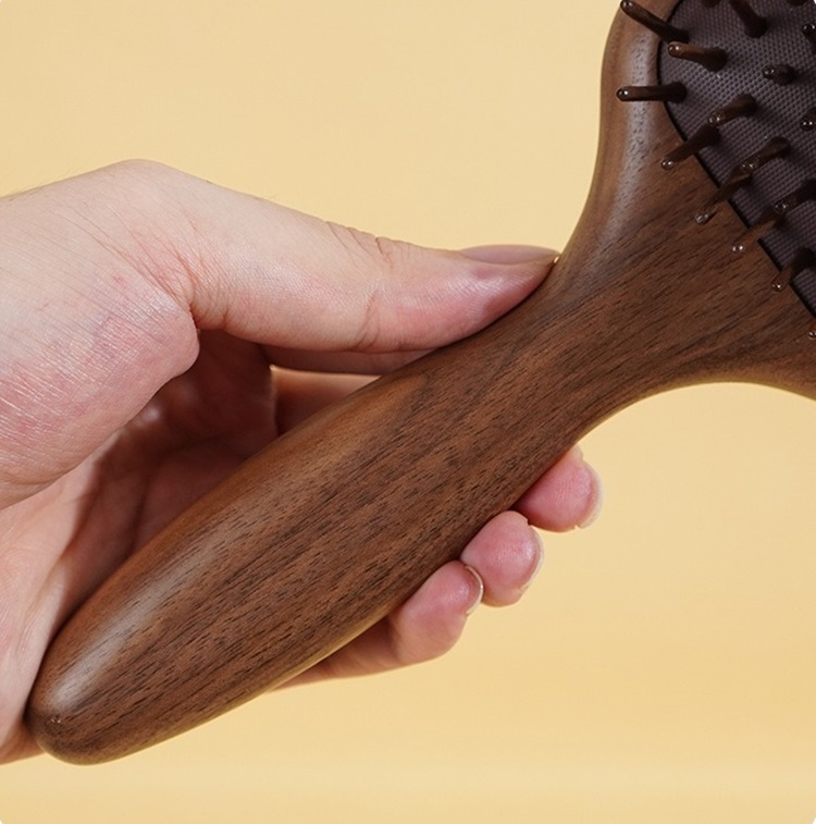 Air cushion hair brush