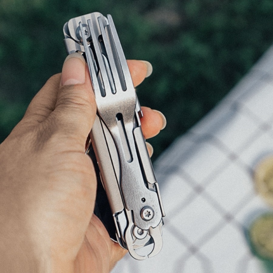 EDC multiuse outdoor dinnerware