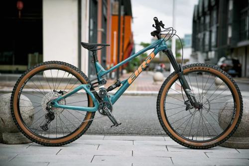 Tailor-Made Carbon Fiber MTB Frame