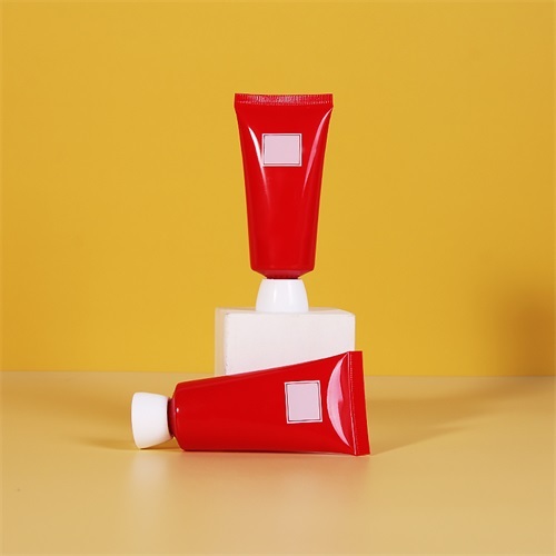 1oz Red Cosmetic Squeezeable Facial Cleaner Tube Customized LOGO D30mm