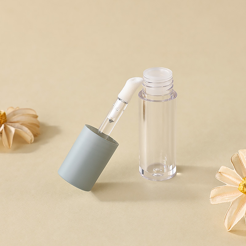 Plastic OEM leak-proof thick wall makeup container 7.5 ml serum lip oil tube with big wand