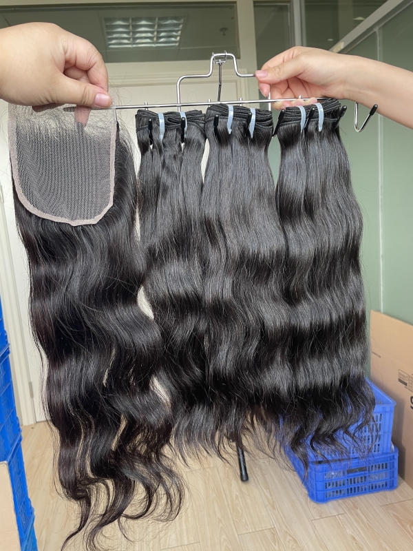 iqueenla Indian Wavy 3 Bundles with 5x5 HD And Transparent Lace Closure