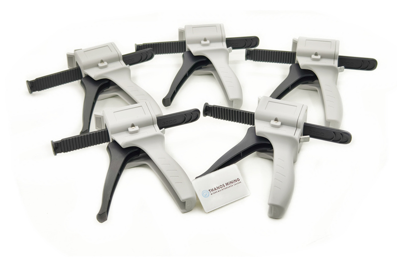 Thermal paste extrusion gun