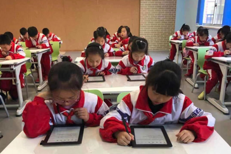 Learning Without Paper-E-paper displays play an important role in the new form of paperless learning