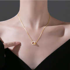 MJ03055 A necklace with two golden rings