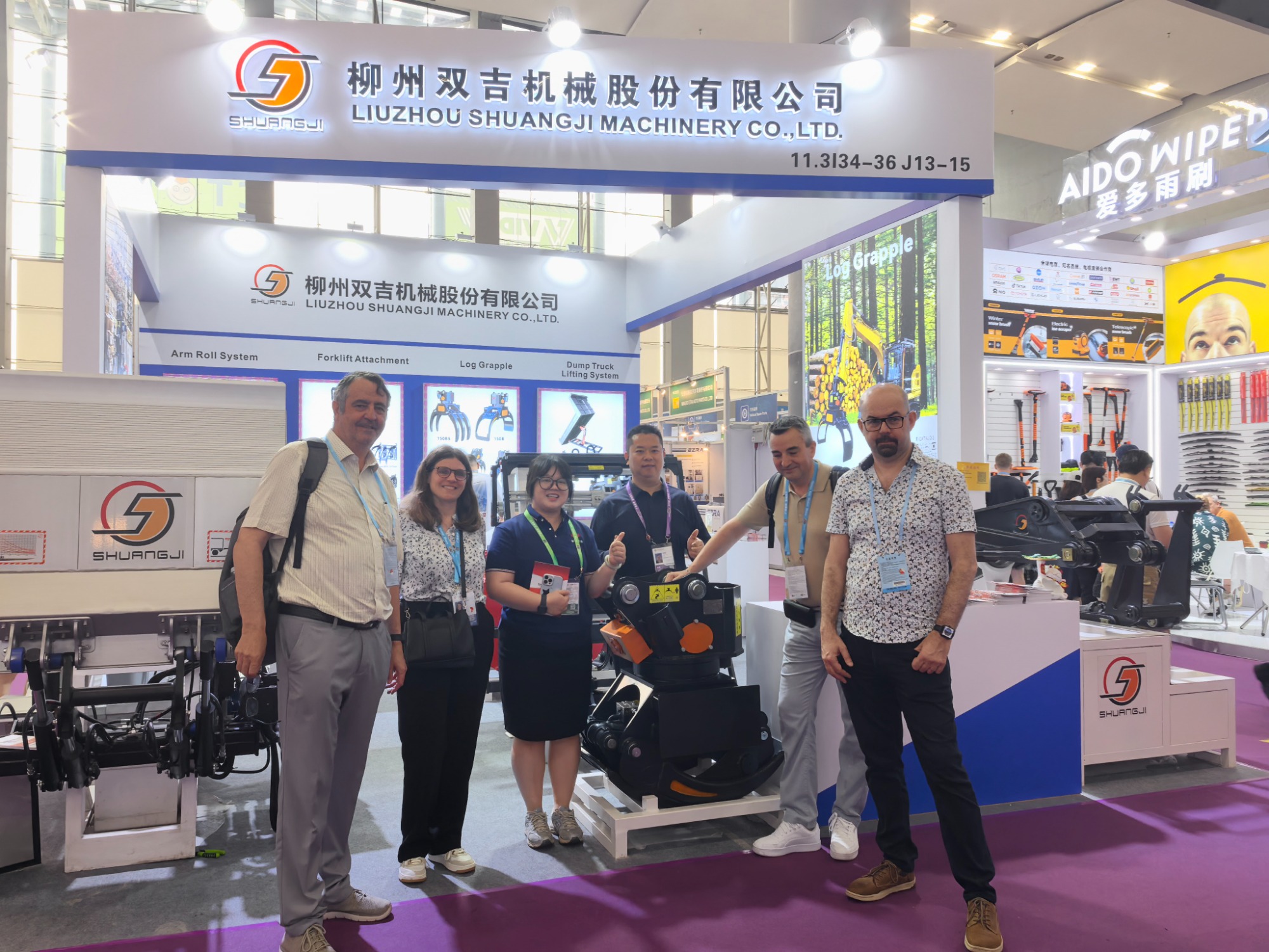 Recognition Across Hemispheres! Uruguayan Clients Praise Shuangji Bullhead Logo Grapple at the Canton Fair