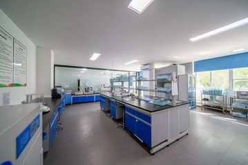 Phòng thí nghiệm và Cơ sở vật chất 13