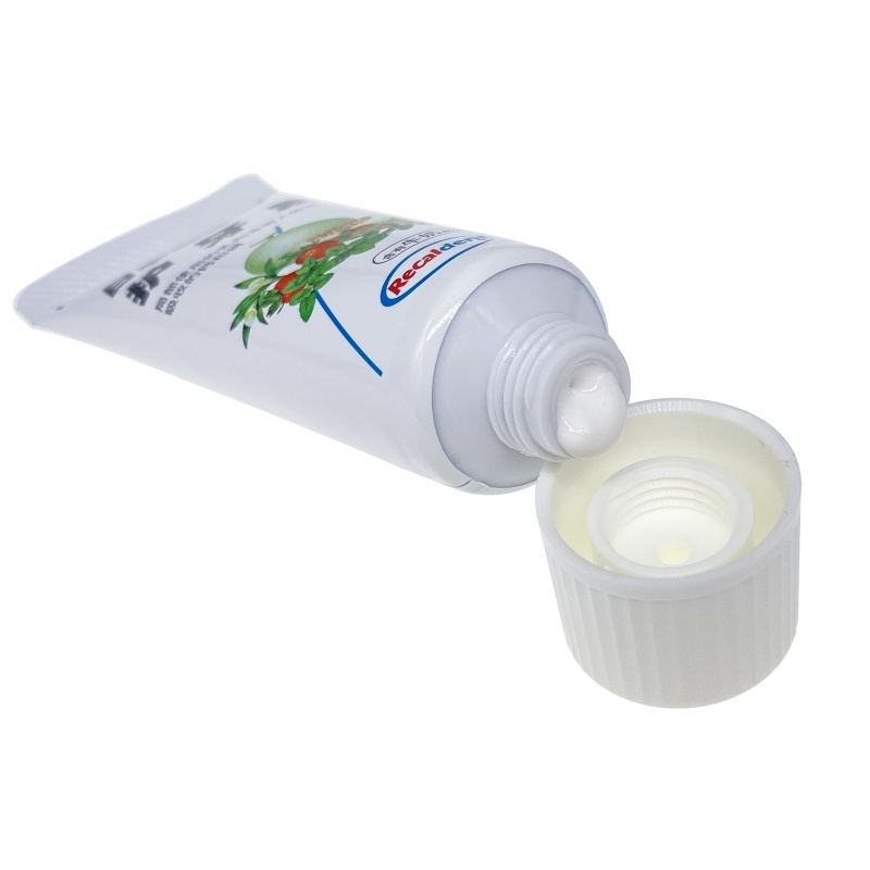 GC TOOTH MOUSSE STRAWBERRY TOPICAL TOOTH CREAM WITH RECALDENT 1 TUBE OF 40 GM