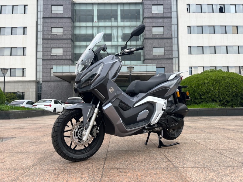 150cc Scooter Fuel Powered Vehicle, Two Wheeled Light Motorcycle