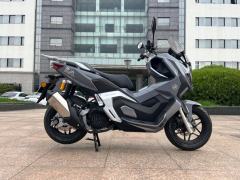 150cc Scooter Fuel Powered Vehicle, Two Wheeled Light Motorcycle