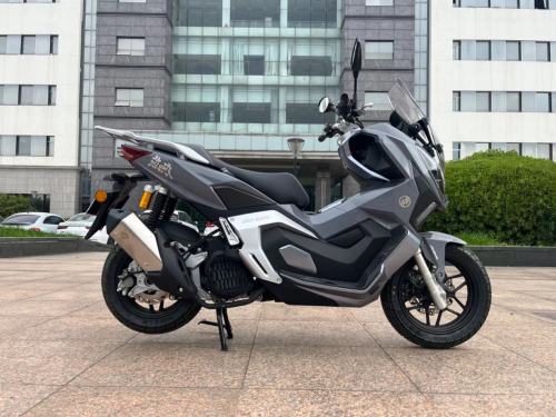 150cc Scooter Fuel Powered Vehicle, Two Wheeled Light Motorcycle
