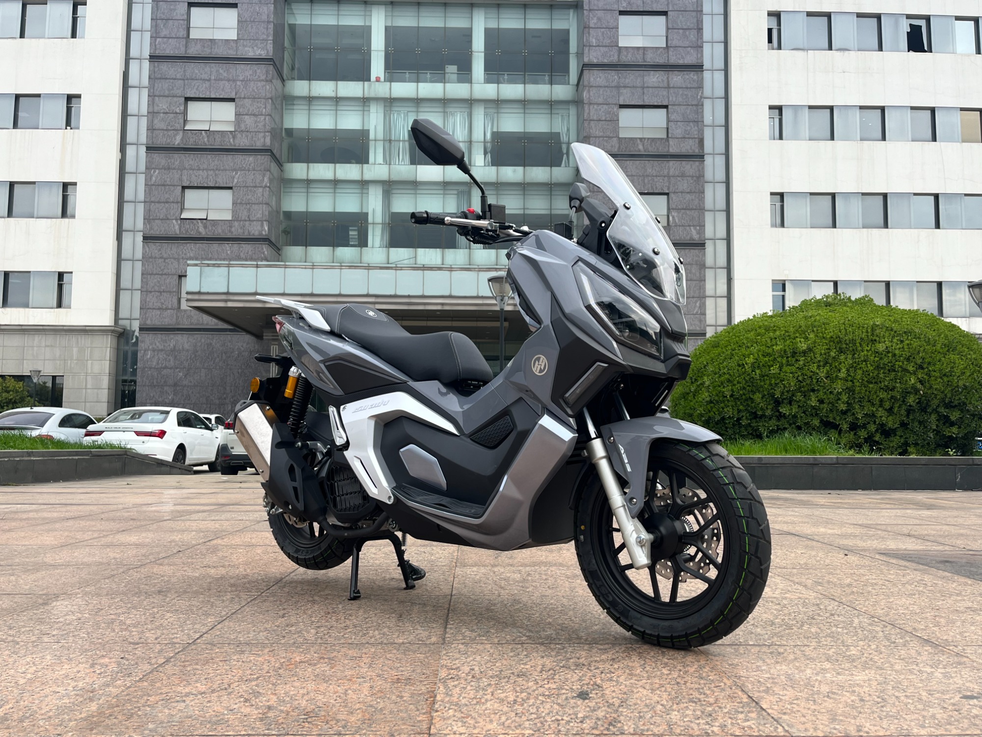 150cc Scooter Fuel Powered Vehicle, Two Wheeled Light Motorcycle