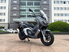 150cc Scooter Fuel Powered Vehicle, Two Wheeled Light Motorcycle