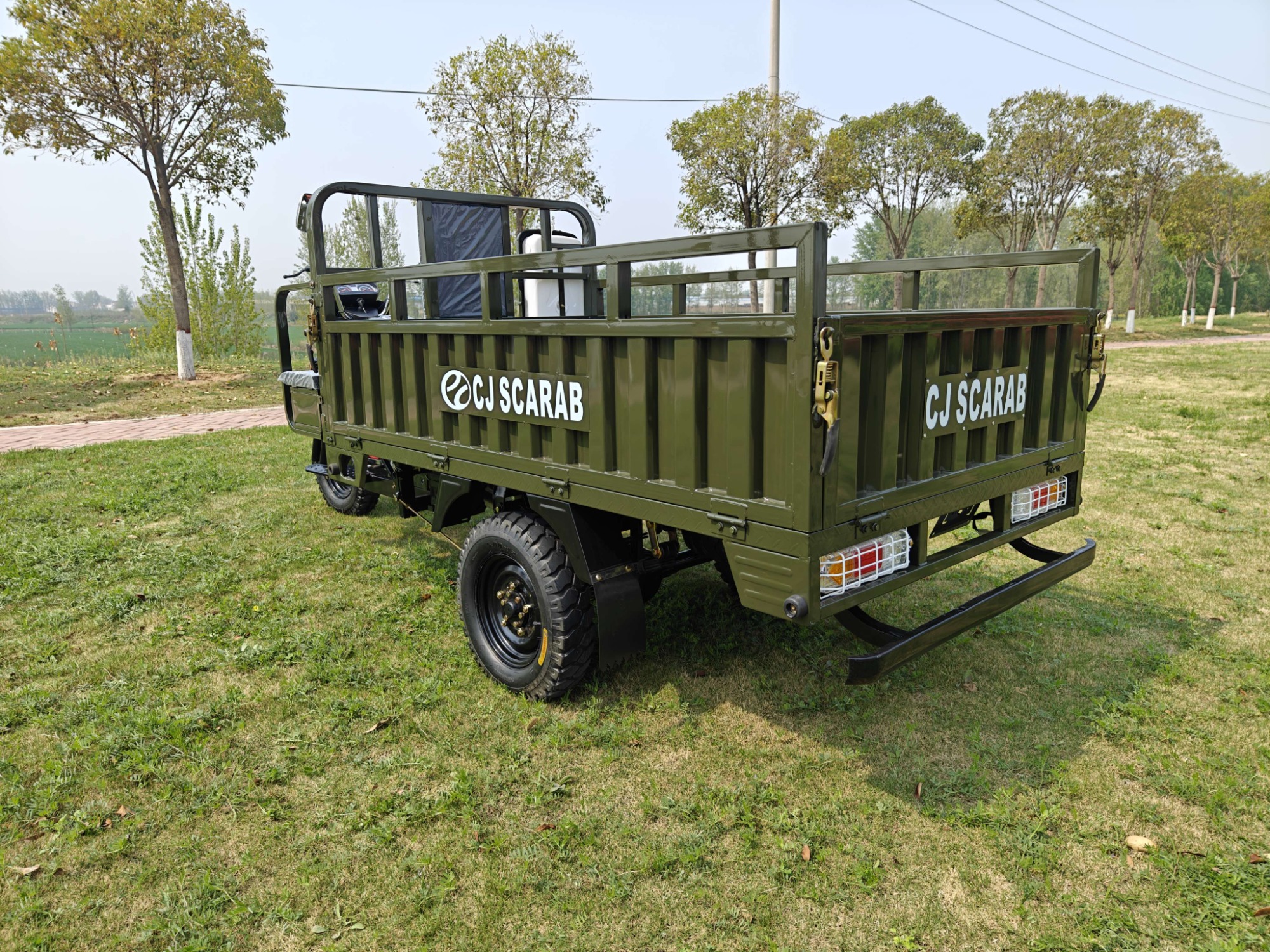 Durable 300cc Gasoline Cargo Tricycle for International Buyers with One-Arm Four-Spring Hydraulic Shock Absorber