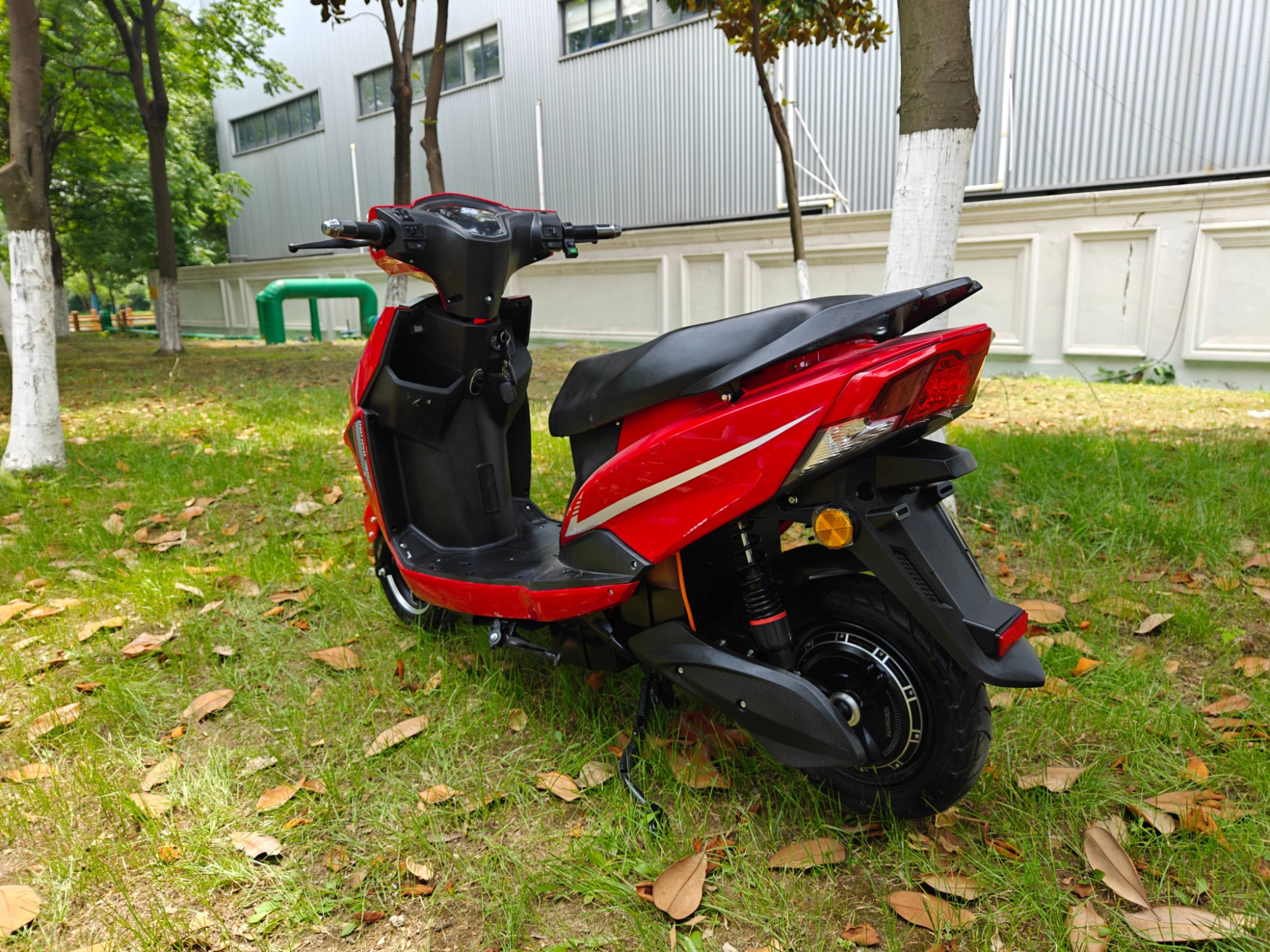 Fashion Scooter Two-Wheel Electric Bicycle Small, Light and Environmentally Friendly